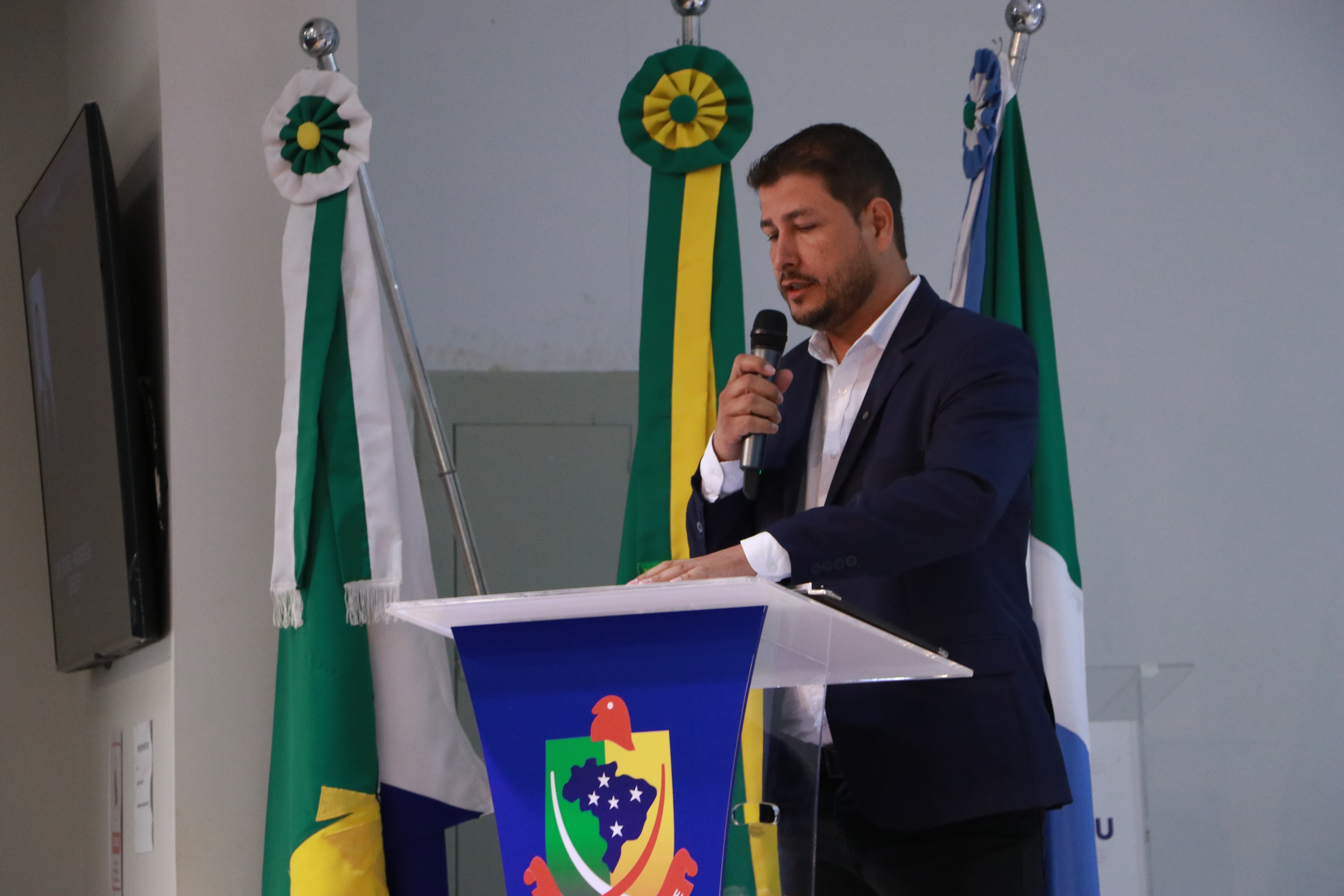 Vereador Daniel Esquivel solicita melhorias em posto de saúde e homenageia servidor por 44 anos de serviço em Maracaju
