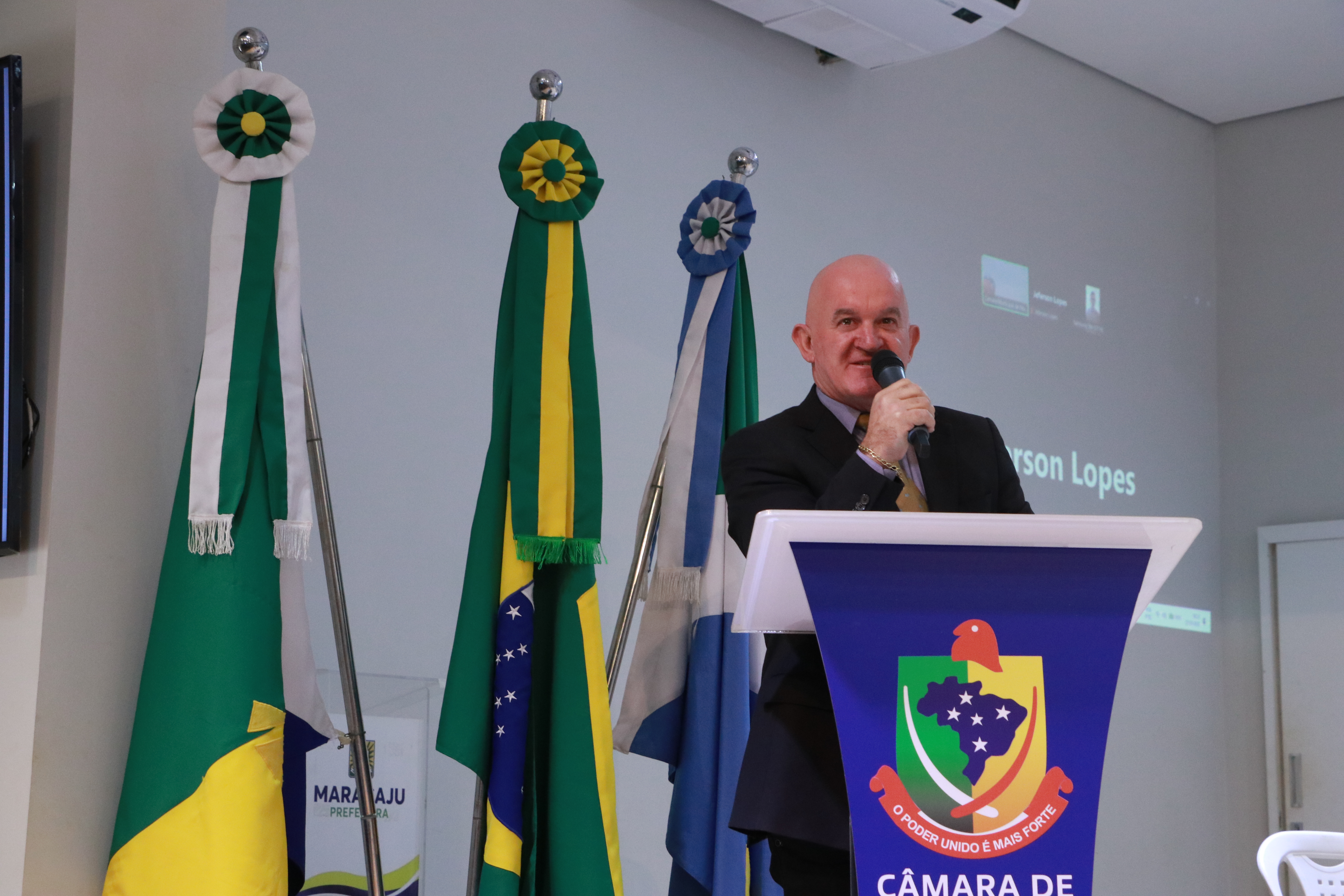 Vereador Vilmar da Era do Gelo solicita recuperação asfáltica e melhorias na sinalização da Vila Margarida
